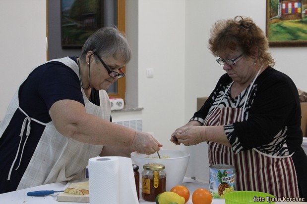 Peka piskotov v cebelarskem centru IMG 5192