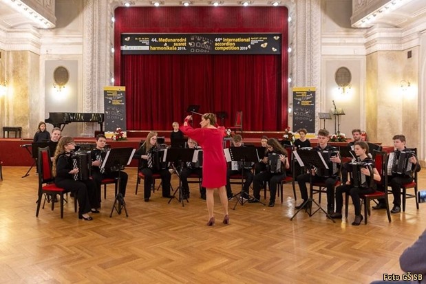 Mednarodno tekmovanje harmonikasev GS SLB mednarodno srecanje harmonikarjev 2019-010 Mednarodno tekmovanje harmonikasev GS SLB mednarodno srecanje harmonikarjev 2019-010
