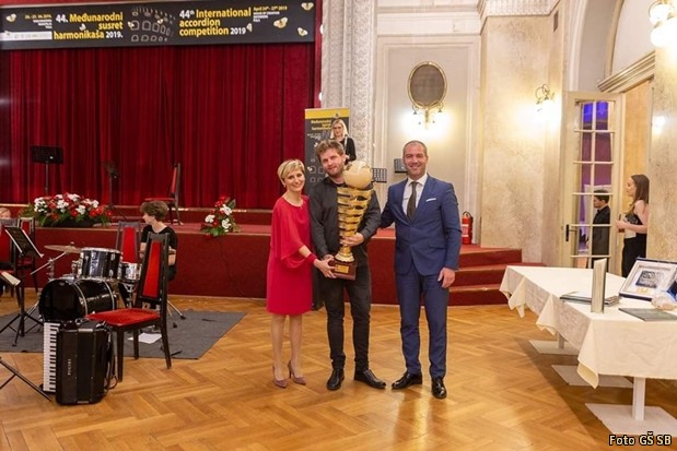 Mednarodno tekmovanje harmonikasev GS SLB mednarodno srecanje harmonikarjev 2019-012 Mednarodno tekmovanje harmonikasev GS SLB mednarodno srecanje harmonikarjev 2019-012