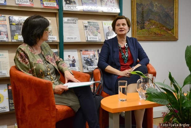 Literarni vecer z Mojco Sirok DSC 0202 Literarni vecer z Mojco Sirok DSC 0202