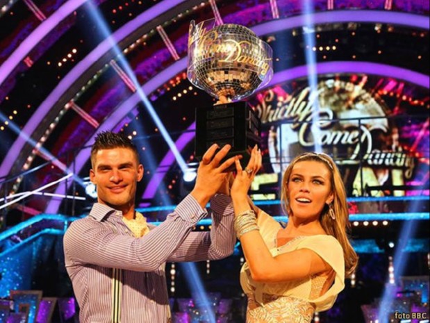 dea12e48-81f6-4b97-ad6d-58f0497751db abbey-aljaz-win-tropy-strictly